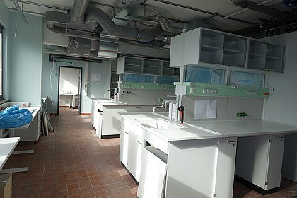 19.10.2018 - Lab ventilation and AC fully operational; work will be finished next week! :-)